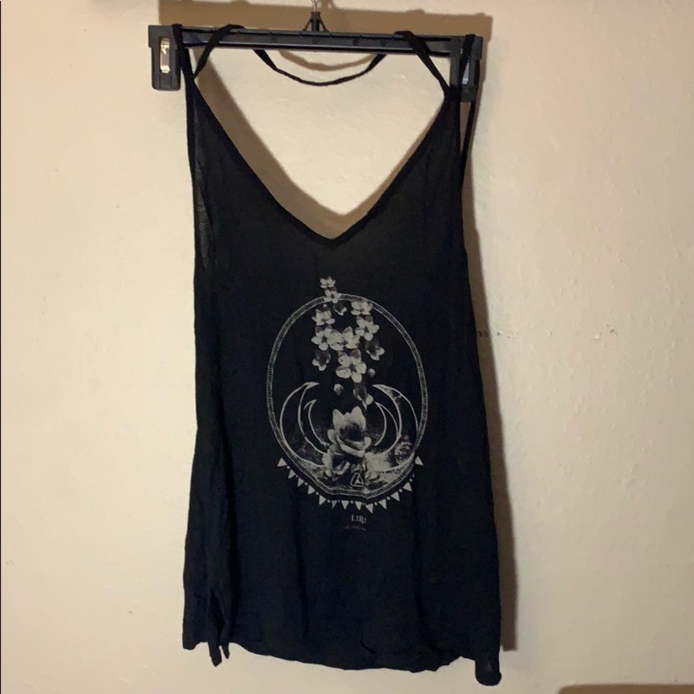Black M top